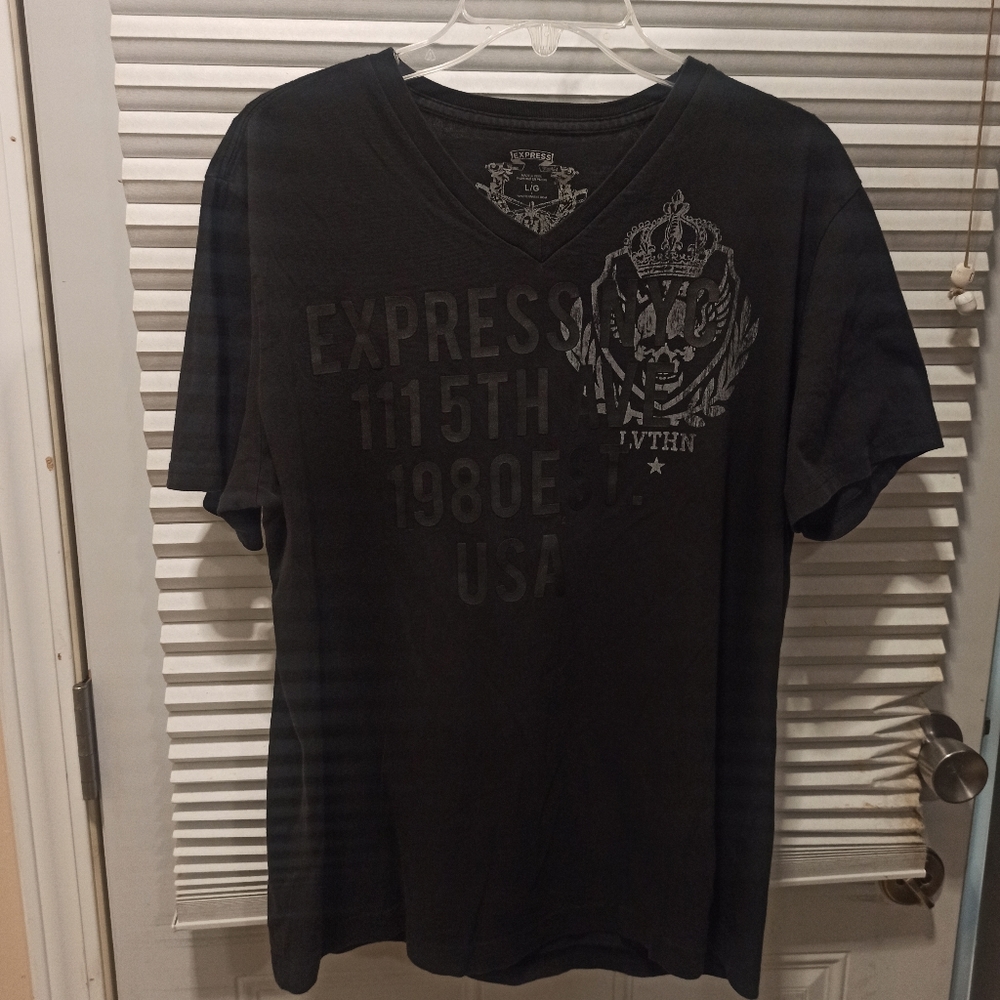 Express Men's Black Grafit t-shirt Size Large